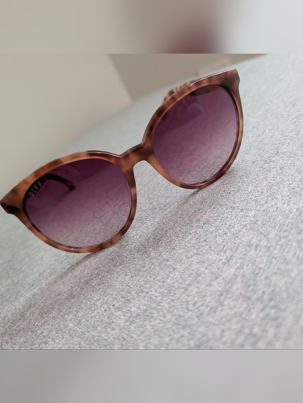 Women’s Oversized Tortoiseshell Sunglasses with Gradient Purple Lenses